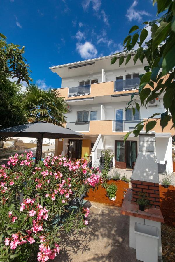 Oleander Malinska Exterior foto